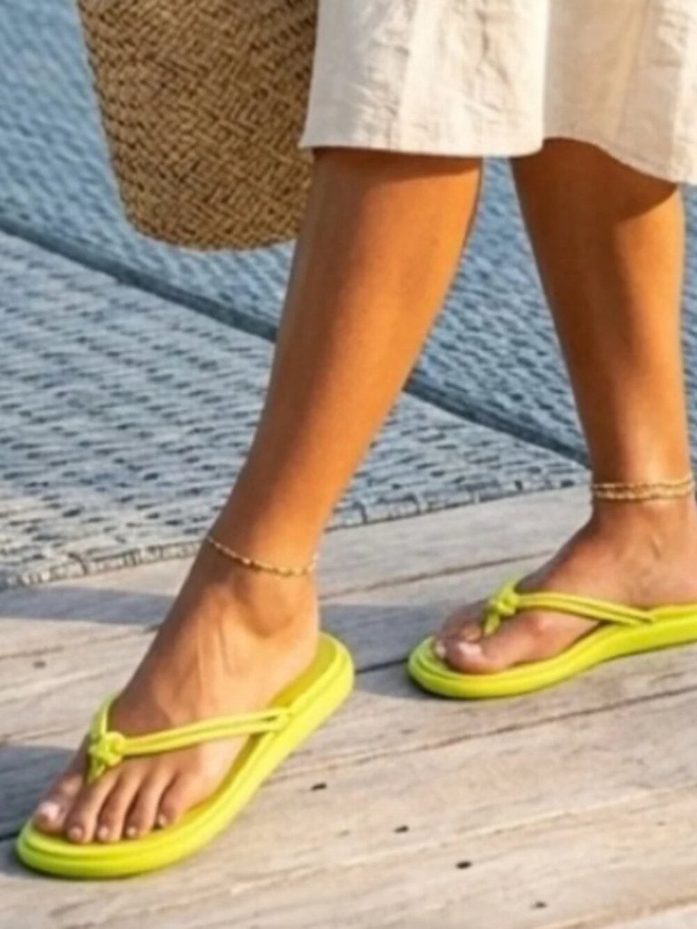 NWT Olukai Aka Beach Knotted Flip-Flop Sandals in Citron size 7